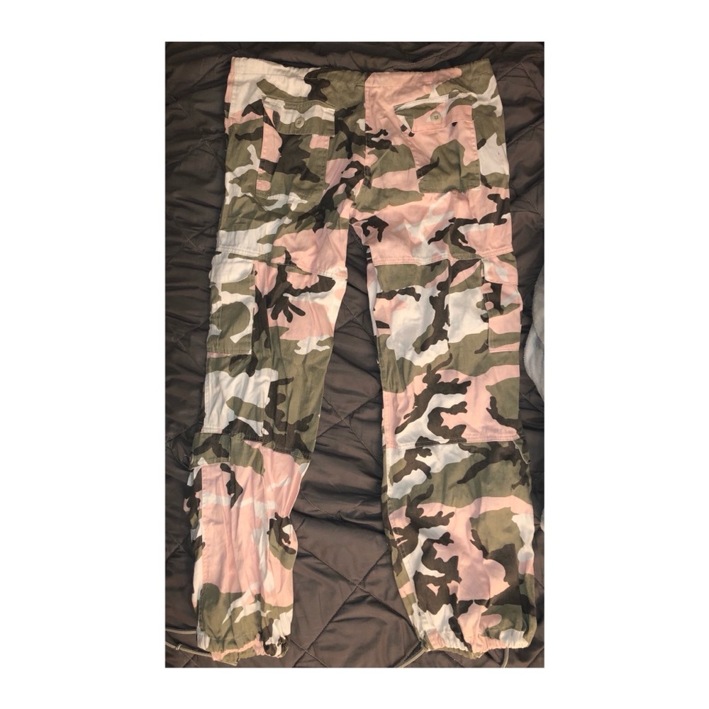 Oversized camo pants